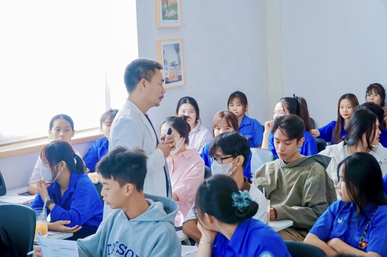 Chương trình tư vấn “Kỹ năng PR bản thân trước nhà tuyển dụng” - Ảnh 2