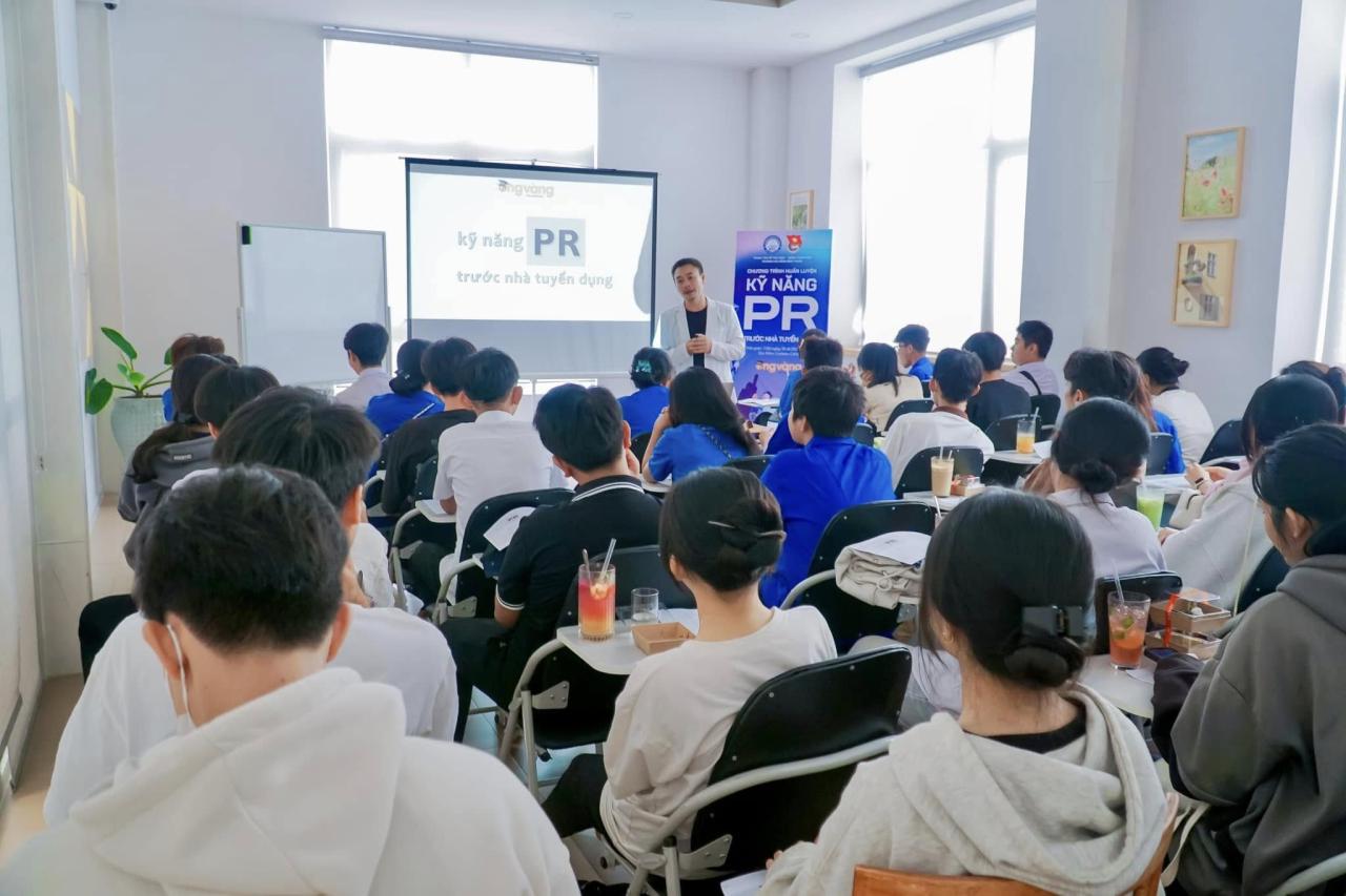 Chương trình tư vấn “Kỹ năng PR bản thân trước nhà tuyển dụng” - Ảnh 3