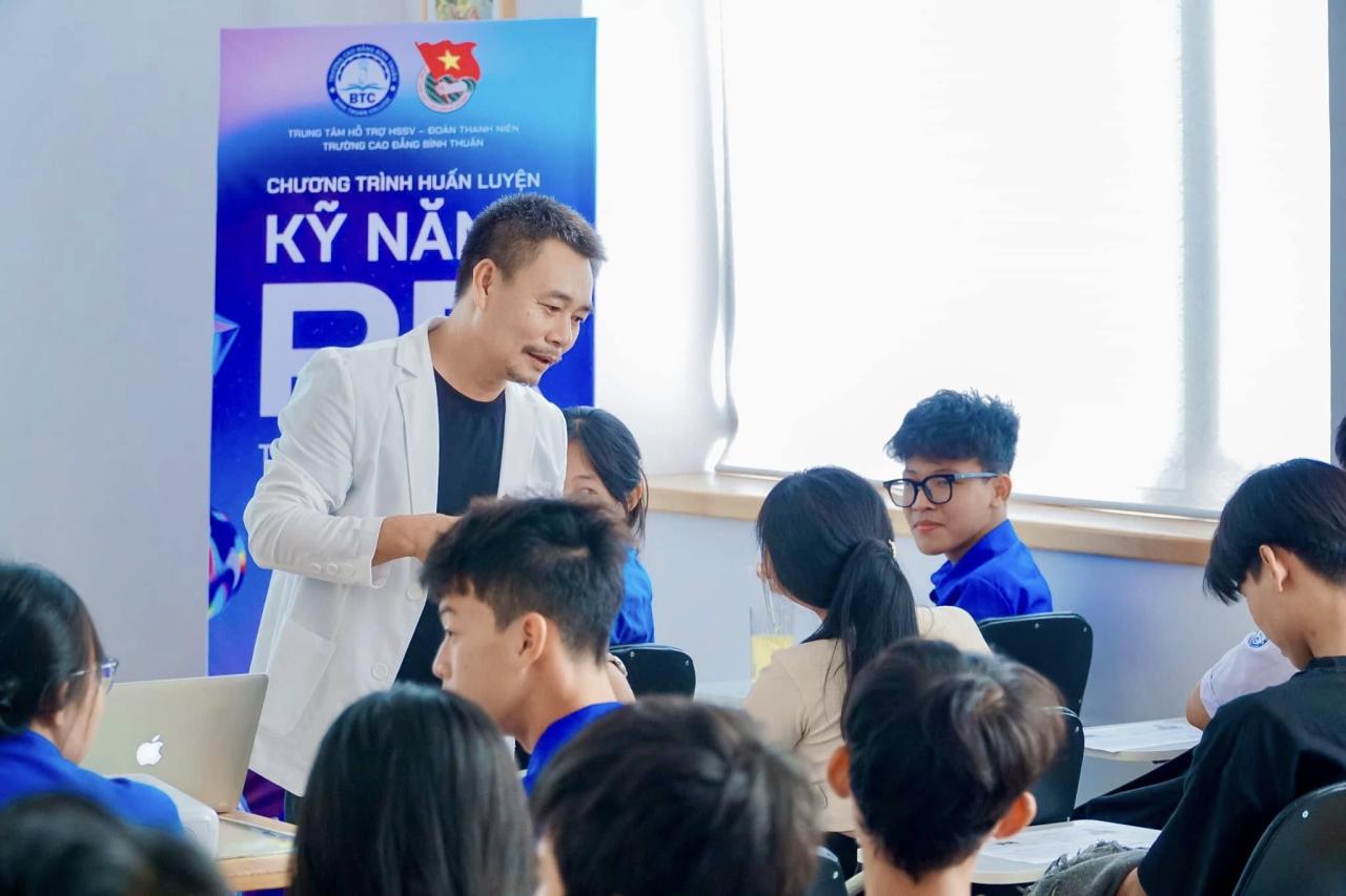 Chương trình tư vấn “Kỹ năng PR bản thân trước nhà tuyển dụng” - Ảnh 4