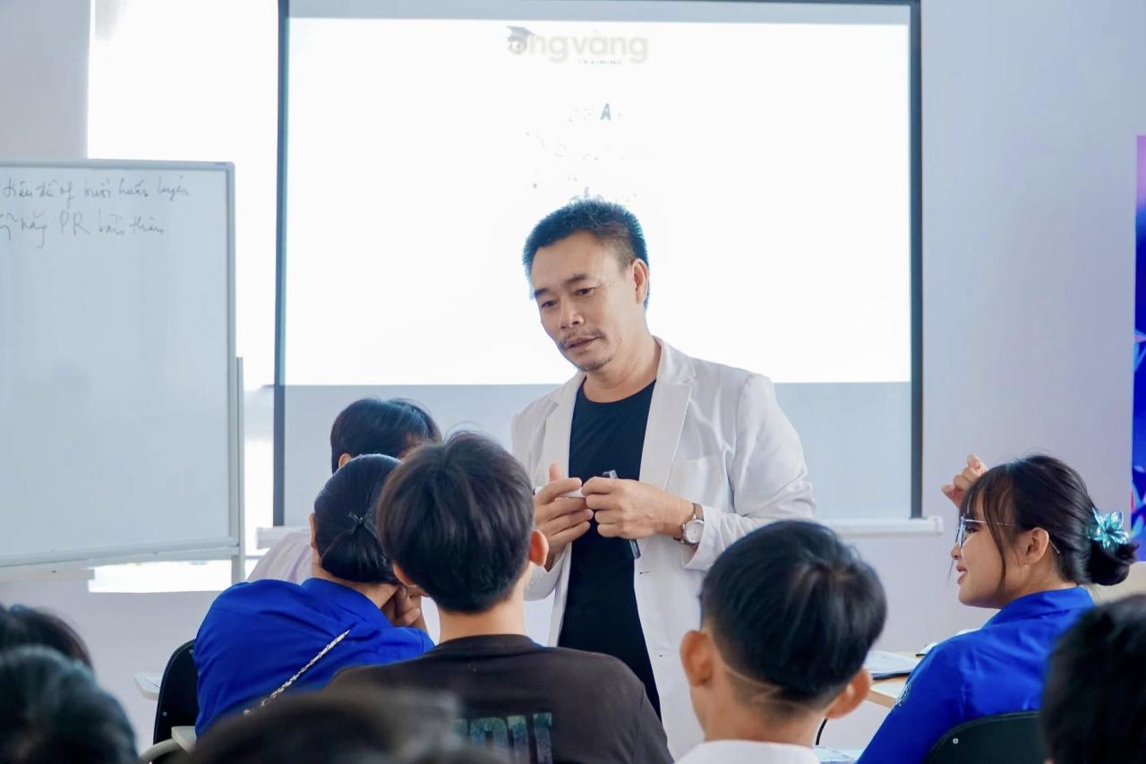 Chương trình tư vấn “Kỹ năng PR bản thân trước nhà tuyển dụng” - Ảnh 6